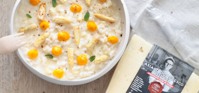 Risotto with asparagus, egg and Asiago PDO Fresco Riserva Oro del Tempo fondue