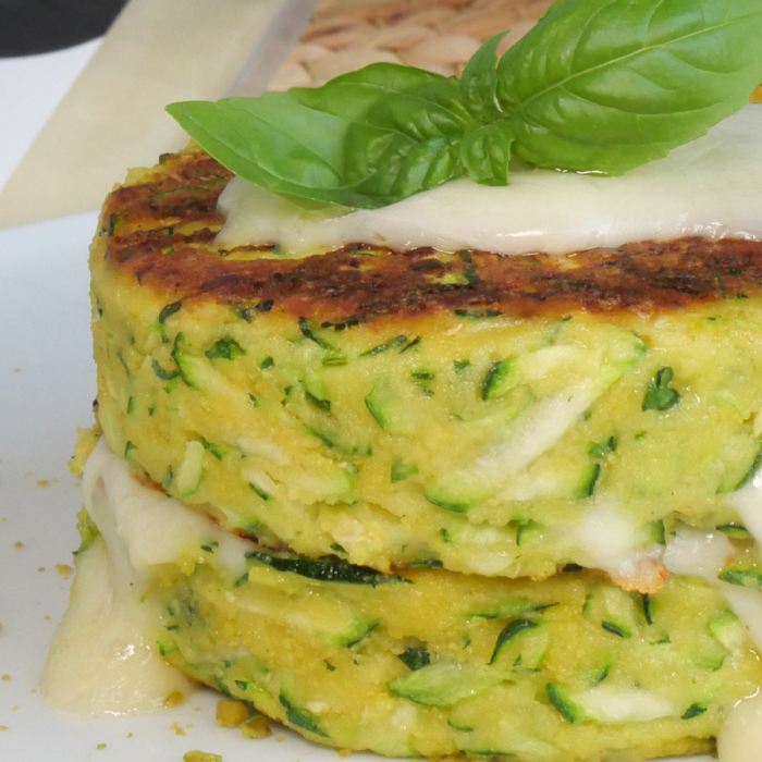 Burger di zucchine con Asiago fresco DOP a fette